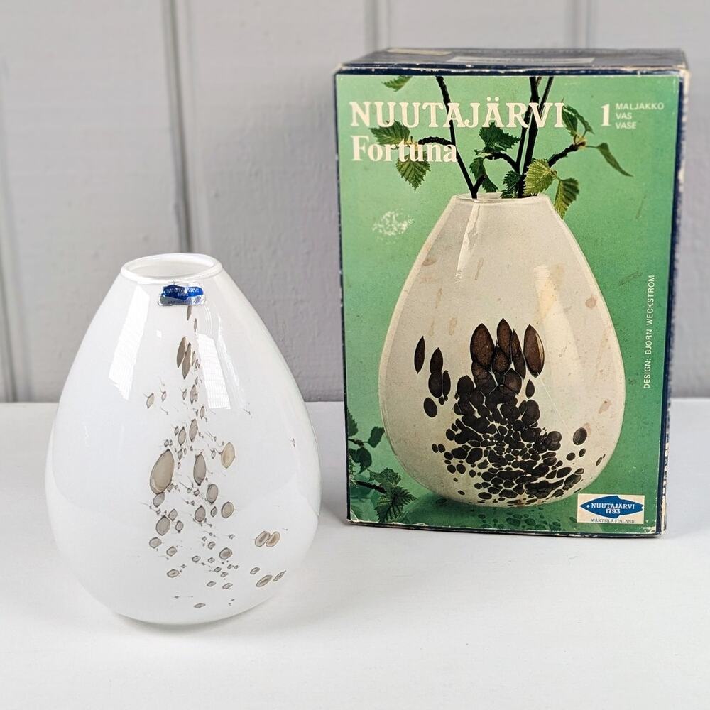 Nuutajarvi Fortuna Bjorn Weckstrom Finland Glass Speckled Vase White with Box